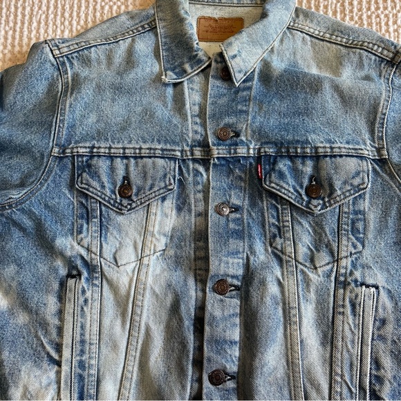 Vintage 80s Levi's Original Blue Denim Type III
Red Tab Trucker Jean Jacket - Picture 3 of 12